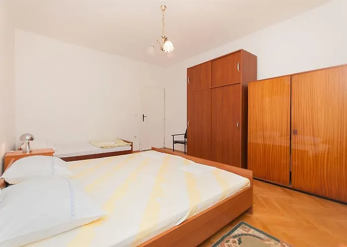 アパート Slavko ビオグラード・ナ・モル